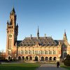 منظر خارجي لقصر السلام في لاهاي (هولندا)، مقر محكمة العدل الدولية منذ عام 1946.