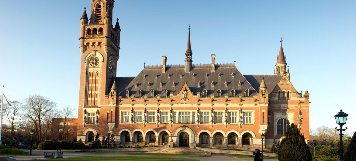 Здание Дворца мира в Гааге, где проходят заседания Международного Суда ООН