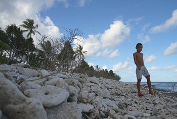 南太平洋的小岛国图瓦卢很容易受到气候变化带来的海平面上升的影响。
