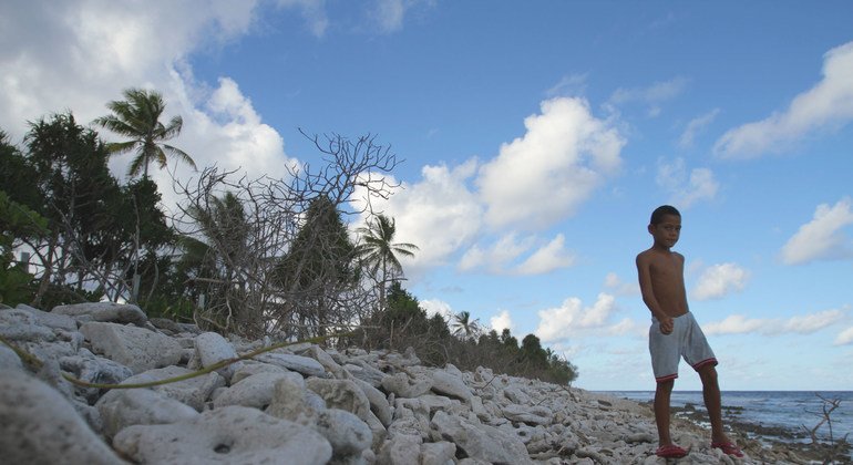 L'archipel des Tuvalu du Pacifique Sud est très sensible aux élévations du niveau de la mer provoquées par le changement climatique.