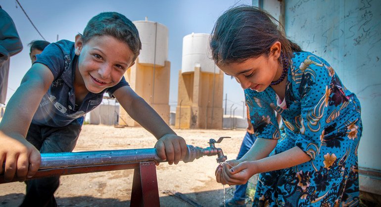 Le HCR a fourni de l'eau potable aux réfugiés syriens dans le camp de Badarash en Iraq.