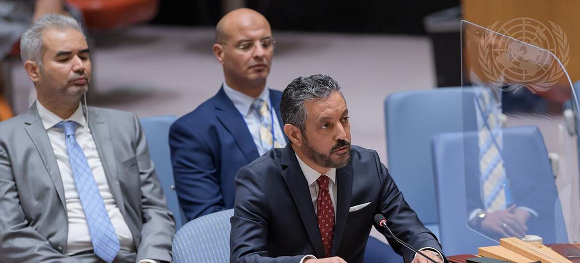 مندوب ليبيا الدائم لدى الأمم المتحدة، الطاهر السنّي، يقدم إحاطة أمام مجلس الأمن.