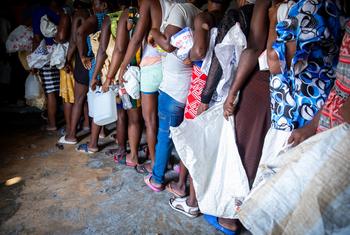 Residents of Cité Soleil in Haiti queue for UN relief items.