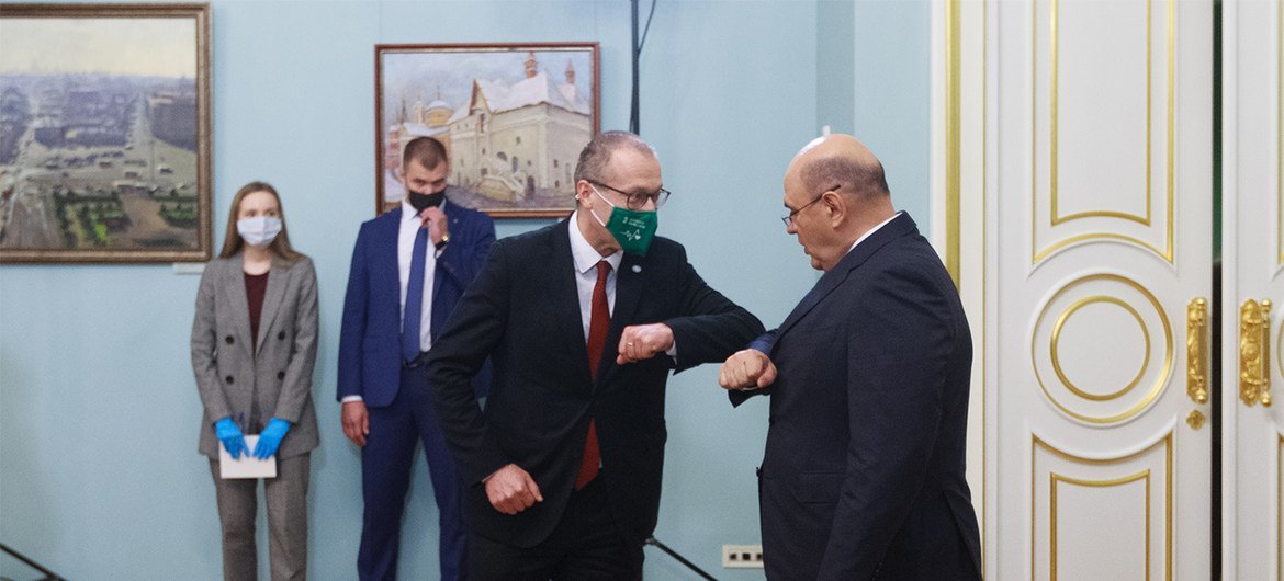 В ходе визита в Москву глава Европейского бюро ВОЗ Ханс Клюге встретился с премьер-министром России Михаилом Мишустиным