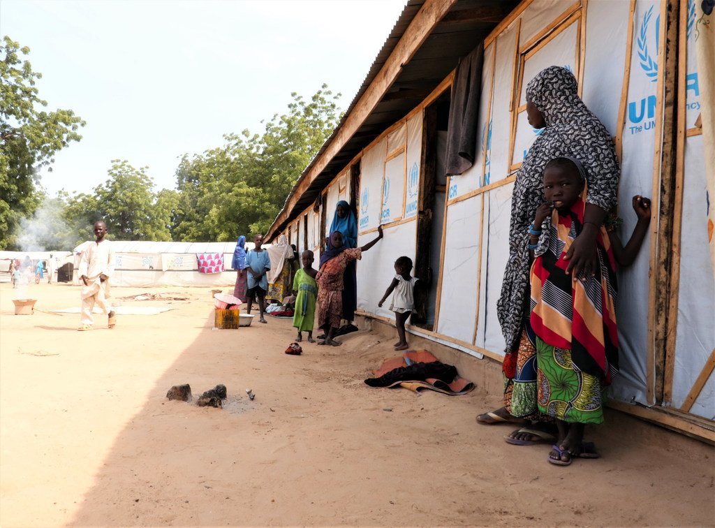 尼日利亚博尔诺州的持续冲突迫使更多人在这个名叫巴马的小镇的流离失所者营地中寻找庇护所。