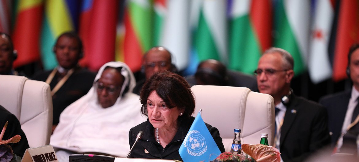 السيّدة روزماري ديكارلو، وكيلة الأمين العام للأمم المتحدة للشؤون السياسية خلال حديثها في في القمة الثامنة عشرة لحركة عدم الانحياز التي انعقدت، يوم الخميس، في باكو عاصمة أذربيجان
