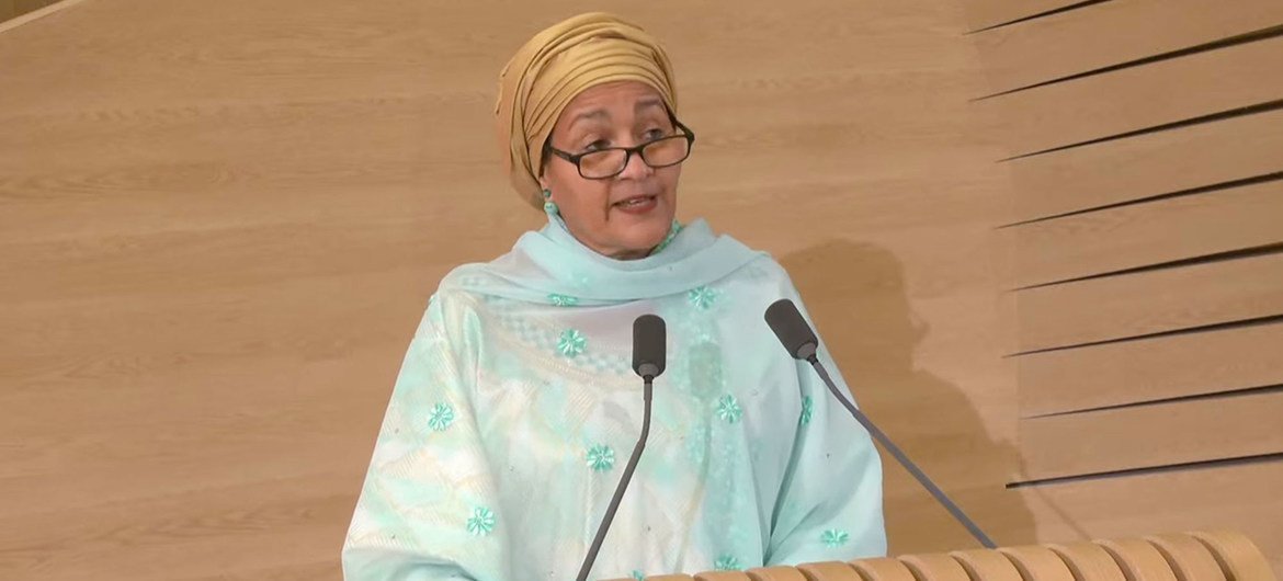 نائبة الأمين العام للأمم المتحدة، أمينة محمد، تلقي كلمة خلال إطلاق قمة مبادرة الشرق الأوسط الأخضر.