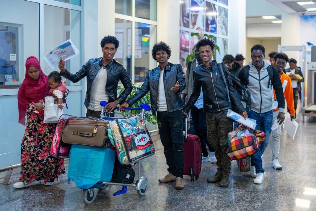 从利比亚撤离后抵达卢旺达首都基加利的116名难民中的一些人。