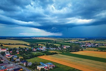 Un nuage en entonnoir à Plechotice, en Slovaquie.