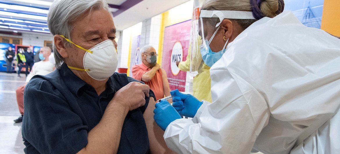 联合国秘书长古特雷斯在纽约接受了他的第二剂新冠疫苗接种。