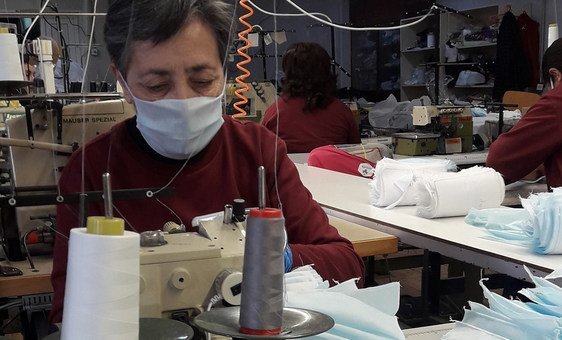 Компания по производству одежды TOSP запустила производство медицинских масок для борьбы с распространением коронавируса в Армении