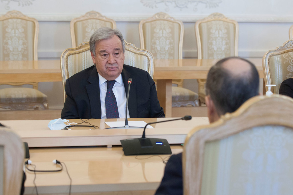 El Secretario General durante un momento de la reunión con el ministro ruso de Asuntos Exteriores.