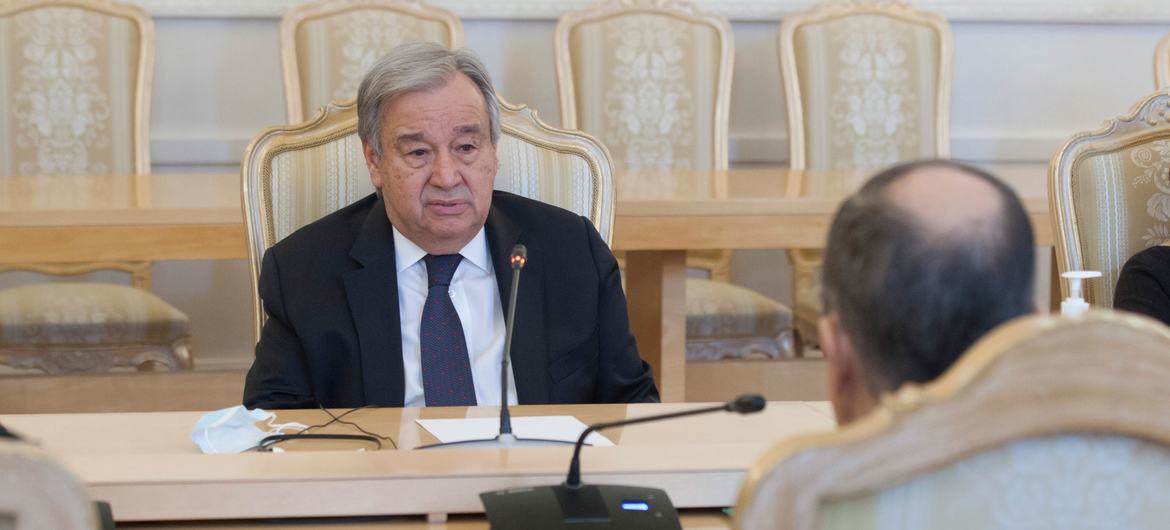António Guterres durante a reunião com Sergey Lavrov em Moscou. 