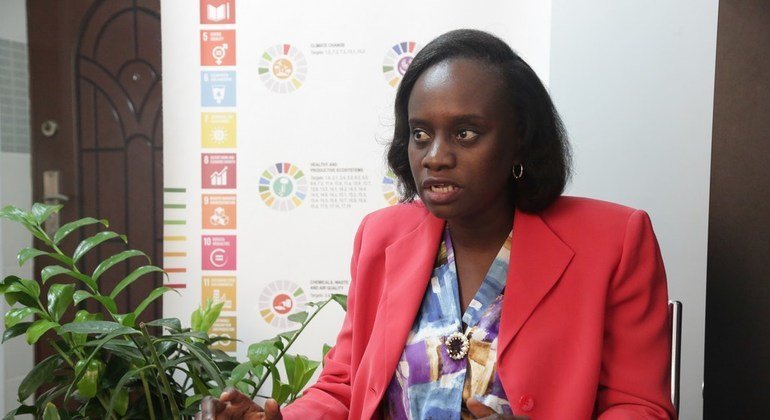 Clara Makenya, Mwakilishi wa UNEP nchini Tanzania akihojiwa na UNIC Dar es salaam.