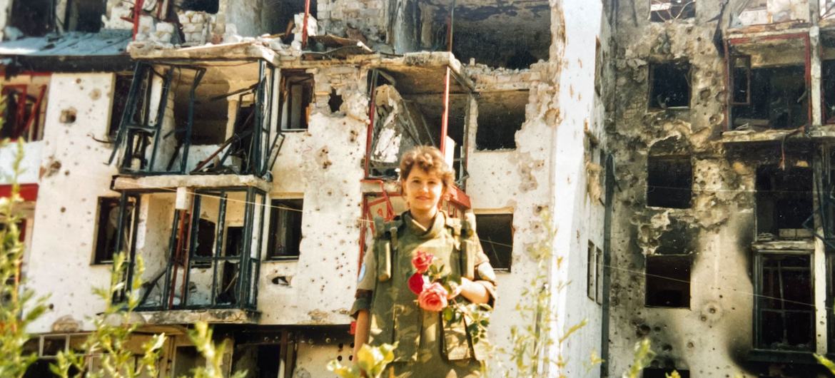 В 1994–95 годах Л.Таворская служила в составе миротворческой миссии в бывшей Югославии, охваченной войной.
