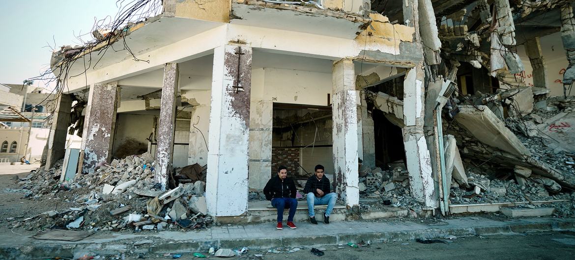 في بنغازي، بليبيا، الدمار الواسع هو تذكير بسنوات من الصراع.