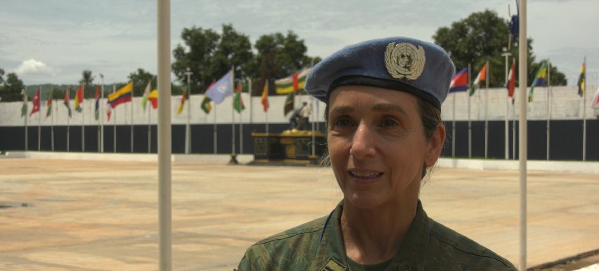 Brasileira Ana de Falco considera é muito importante que exista a participação de homens e mulheres para promover compromisso dos militares 