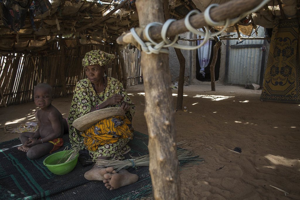 Scènes de la vie quotidienne dans un village de déplacés dans la région de Mopti, dans le centre du Mali