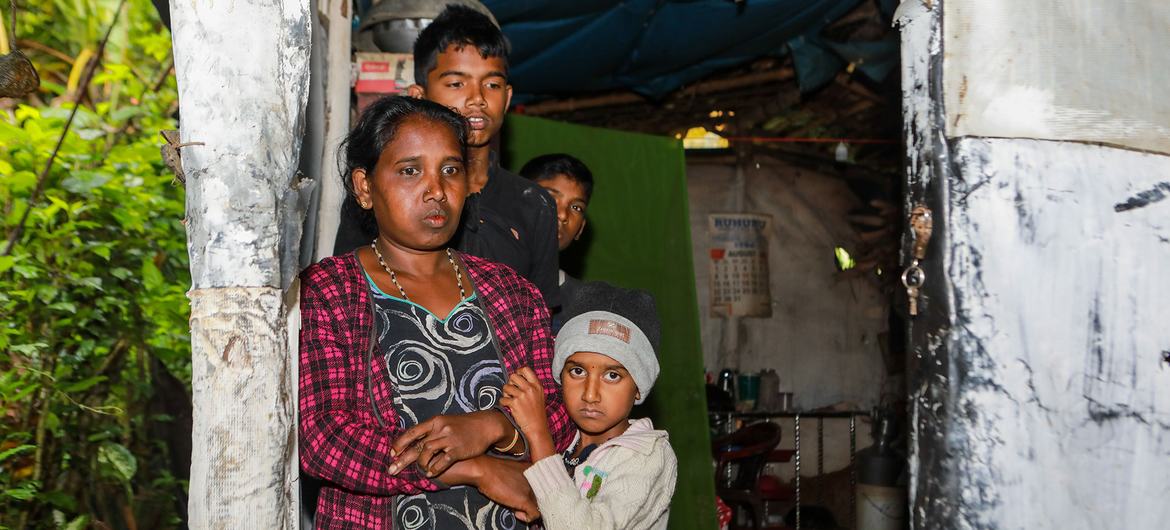 La crise économique au Sri Lanka a pour conséquence que les familles ont de plus en plus de mal de joindre les deux bouts.