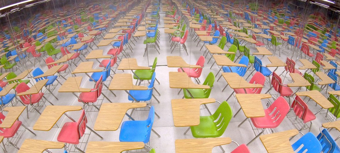 Instalação de arte intitulada a Sala de Aula Infinita, que esteve em exibição na sede da ONU em Nova Iorque