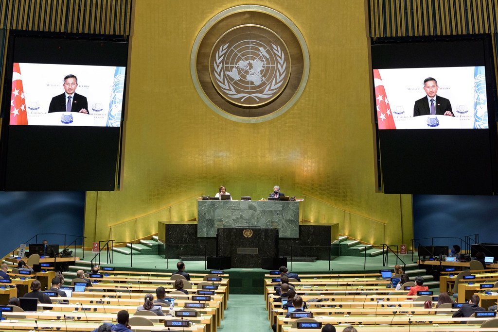 新加坡外交部长维文（屏幕上）在联合国大会第七十五届会议一般性辩论上讲话。