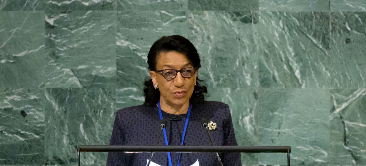 Representante Permanente da República de Angola na ONU, Maria de Jesus Ferreira, discursa no debate geral da 77a sessão da Assembleia Geral.