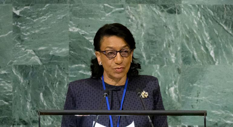 Representante Permanente da República de Angola na ONU, Maria de Jesus Ferreira, discursa no debate geral da 77a sessão da Assembleia Geral.