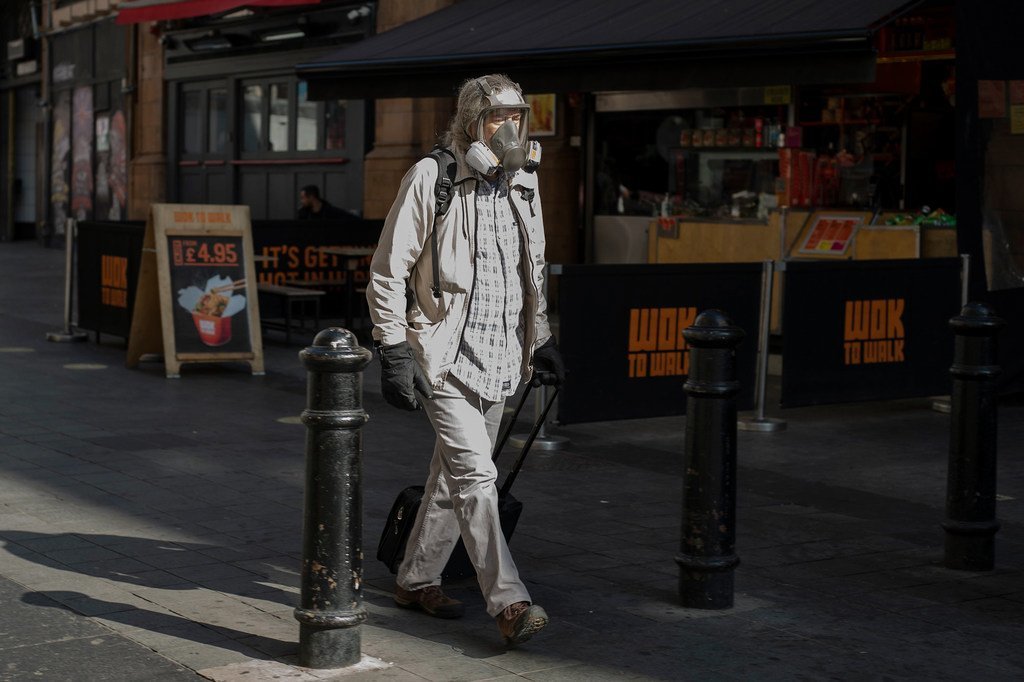 Un homme portant un masque à Londres (photo d'archives).