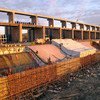Les grands projets d’infrastructures comme ce barrage sur le fleuve Nura au Kazakhstan nécessitent souvent des investissements directs (archive)