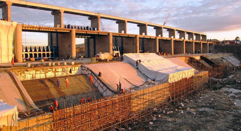 Grandes projetos de infraestrutura como esta barragem no Cazaquistão, geralmente exigem investimento estrangeiro