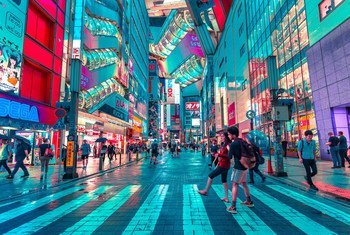 تحتاج العاصمة اليابانية طوكيو ألى كميات كبيرة من الكهرباء لإنارة المدينة.