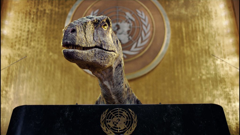 Dinossauro gerado por computador faz "discurso" na Assembleia Geral.