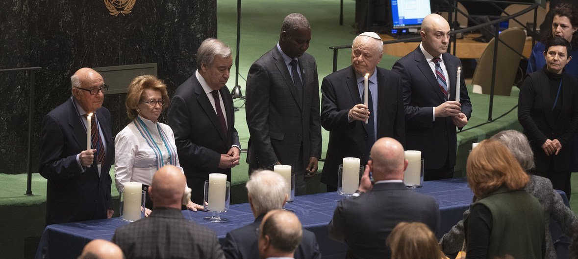 Secretary-General António Guterres (3rd left) poses for a group photo in 2020 on the occasion of the International Day of Commemoration in Memory of the Victims of the Holocaust.