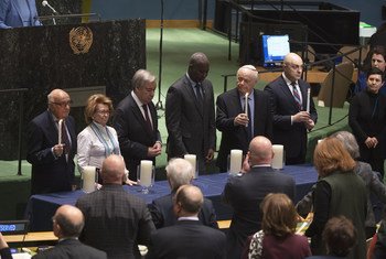 Secretário-geral, presidente da Assembleia Geral e sobreviventes do Holocausto em cerimônia na sede da ONU