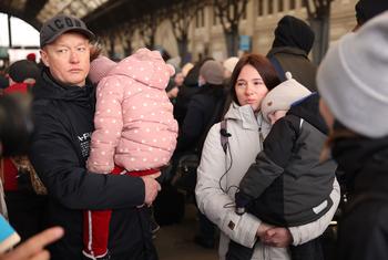 За неделю Украину покинуло более миллиона беженцев. 