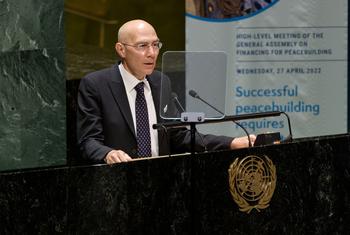 作为秘书长办公厅主管政策事务副秘书长，图尔克在联合国大会建设和平筹资问题高级别会议上发言。