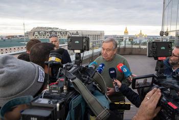 António Guterres falou em português com jornalistas, em Kyiv