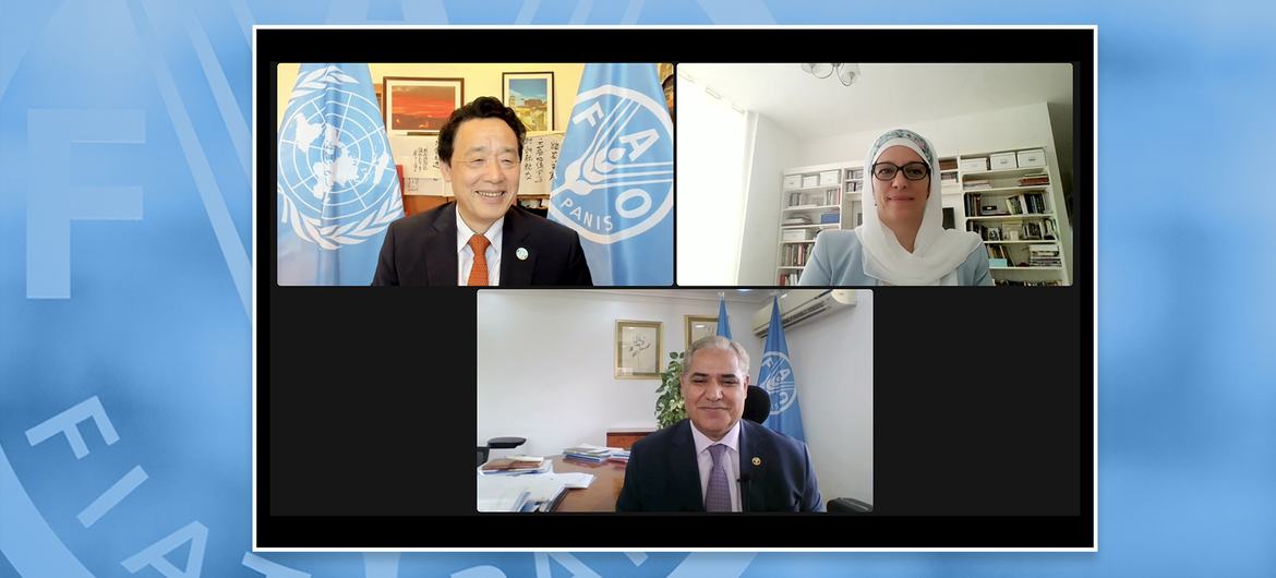 المدير العام للفاو شو دونيو؛ سمو الأميرة بسمة بنت علي، من الأردن؛ الممثل الإقليمي للشرق الأدنى وشمال أفريقيا بمنظمة الفاو عبد الحكيم الواعر، خلال حفل تعيين الأميرة بسما سفيرة للنوايا الحسنة.