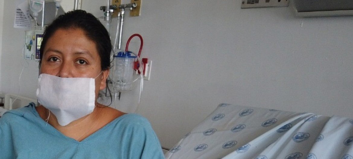 WHO/PAHO recommendations have been instrumental in the Juarez Hospital in Mexico City. Andrea Bernal, a COVID-19 patient, was discharged from the hospital (file photo).