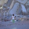 مبنى مدمر في مدينة غزة في أعقاب سلسلة من الغارات الجوية الإسرائيلية على قطاع غزة الخاضع للحصار.