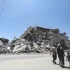 ग़ाज़ा में इसराइली हवाई कार्रवाई के दौरान क्षतिग्रस्त हुई एक इमारत.