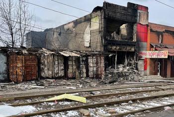 यूक्रेन के मारियुपोल शहर में कई हफ़्तों तक भीषण बमबारी में भारी तबाही हुई है.