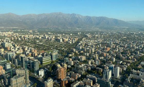 Santiago es la ciudad más grande de Chile y capital del país.