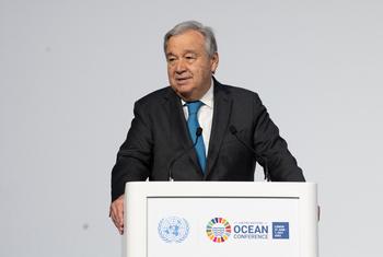 Le Secrétaire général de l'ONU, António Guterres, prononce un discours lors de la cérémonie d'ouverture de la Conférence des Nations Unies sur les océans 2022 à Lisbonne, au Portugal.