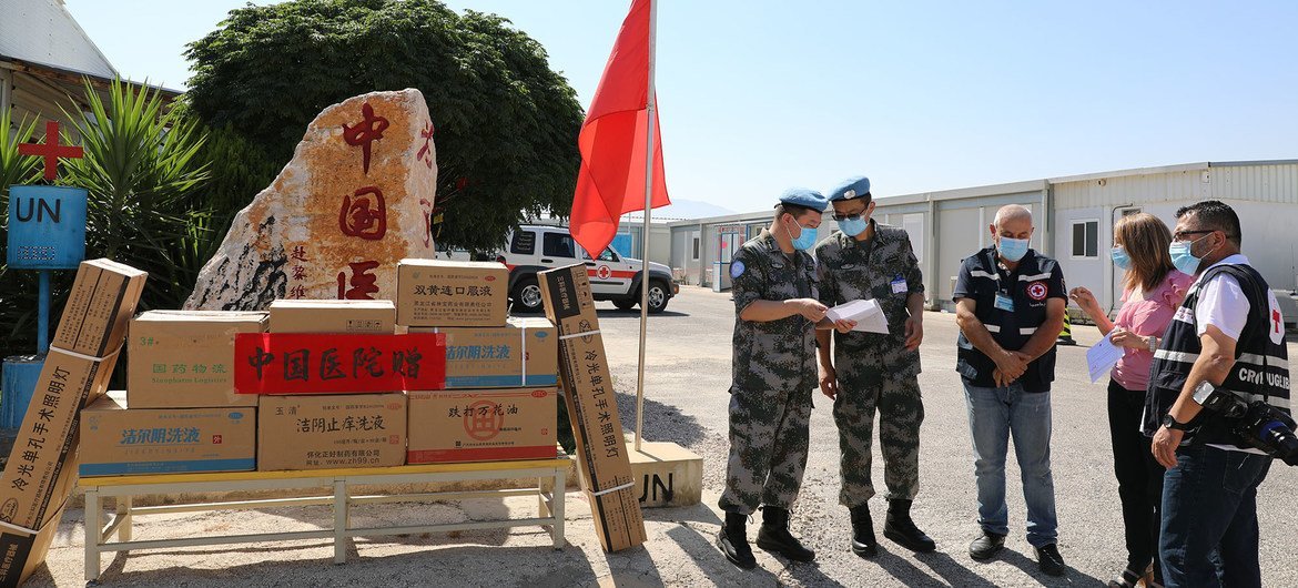 2020年7月23日，中国第十八批赴黎维和医疗分队将捐赠医疗物资清单及使用说明书交给对方。