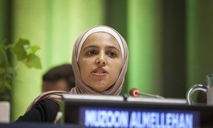 Muzoon Almellehan, une réfugiée syrienne de 19 ans, prend la parole à l'occasion du 30e anniversaire de l'adoption de la Convention relative aux droits de l'enfant.