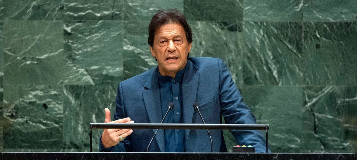 पाकिस्तान इस्लामिक गणराज्य के प्रधानमंत्री इमरान ख़ान संयुक्त राष्ट्र महासभा के 74वें सत्र को संबोधित करते हुए. (27 सितंबर 2019)