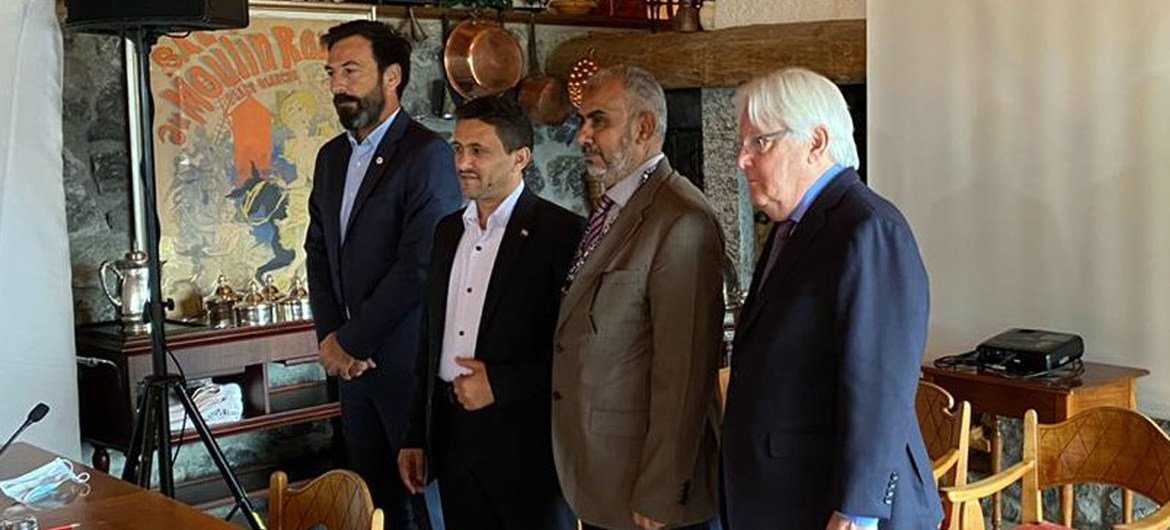 Delegates representing the Yemen Government and Ansar Allah with co-chairs of the Supervisory Committee, UN envoy Martin Griffiths (far right) and ICRC Regional Director Fabrizio Carbon (far left), 27 September 2020.