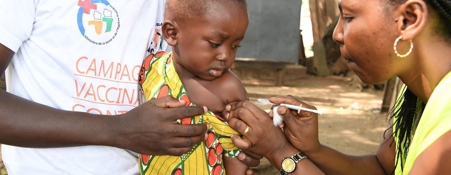 Une campagne de vaccination contre la méningite a lieu à Bouaké, dans le centre de la Côte d'Ivoire.