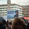 متظاهرون يتجمعون في ستوكهولم، السويد، بعد وفاة مهسا أميني البالغة من العمر 22 عاما في الحجز لدى شرطة الأخلاق الإيرانية.